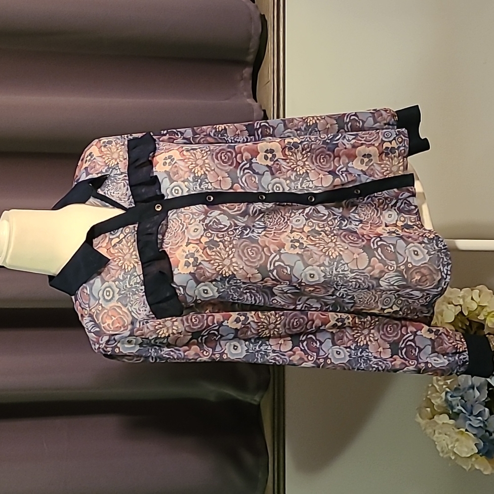 Smash! NWT Button Down Floral Blouse - Size Small